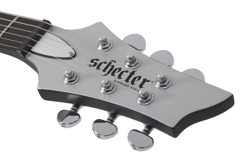 Schecter Propose Une Signature Machine Gun Kelly Razorblade